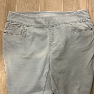 Denim & Co. 22WP Bleached Denim Pull On Jeans- Mint Condition Straight Leg